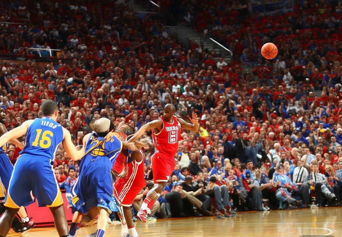 火箭击败勇士：哈登核心火力助火箭锁定胜局(图1)