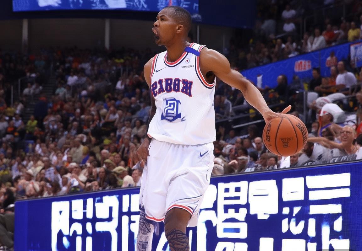 2017-2018赛季火箭对魔术经典对决：攻防较量与明星对决回顾(图2)